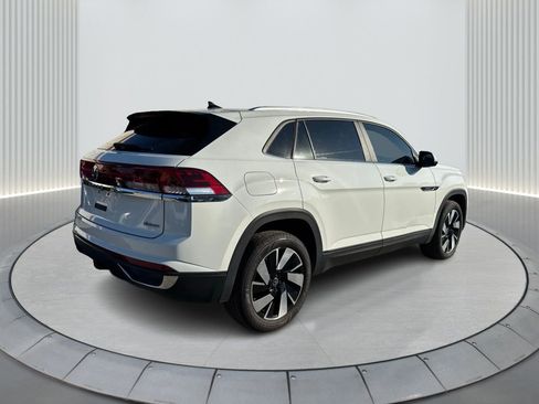 Used 2024 Volkswagen Atlas Cross Sport SE w/ Panoramic Sunroof Package image 6
