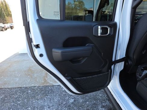 Used 2024 Jeep Wrangler Unlimited Rubicon w/ XTREMEE 35" Tire Package image 48