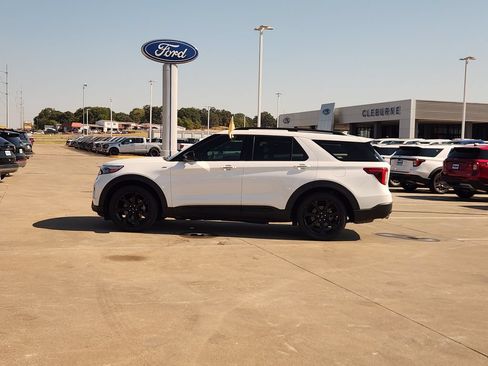 Certified 2024 Ford Explorer ST-Line w/ Class IV Trailer Tow Package RWD image 4