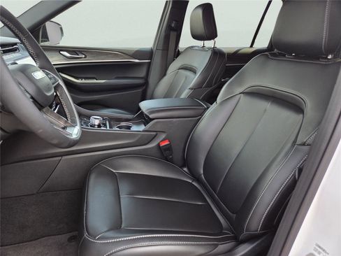 New 2026 Jeep Grand Cherokee L Limited image 17