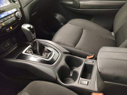 Used 2018 Nissan Rogue SV w/ Premium Package FWD image 26