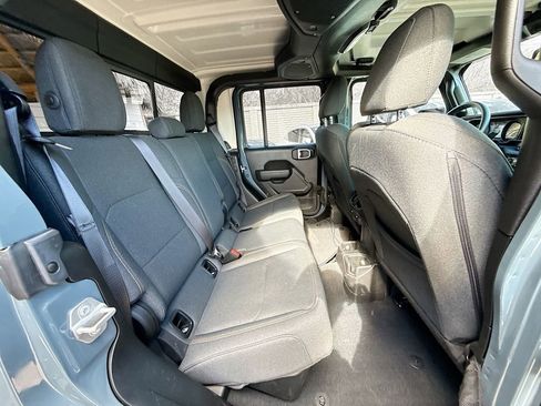 Used 2025 Jeep Gladiator Nighthawk image 30