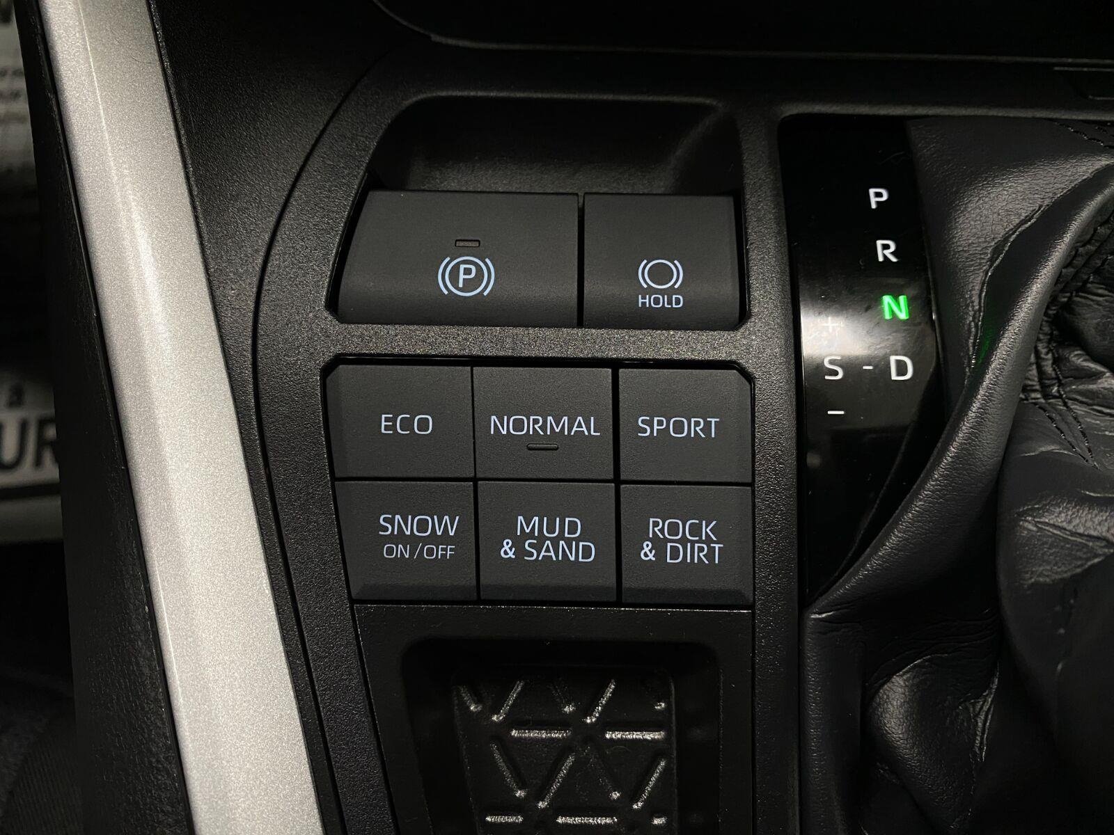 Used 2025 Toyota RAV4 XLE AWD/4WD image 24