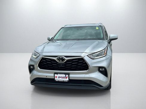 Used 2022 Toyota Highlander Limited image 2