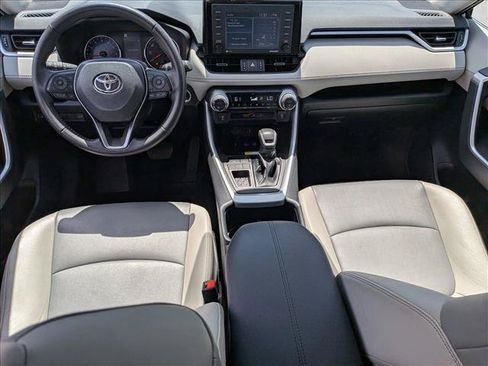 Used 2022 Toyota RAV4 XLE Premium FWD image 17