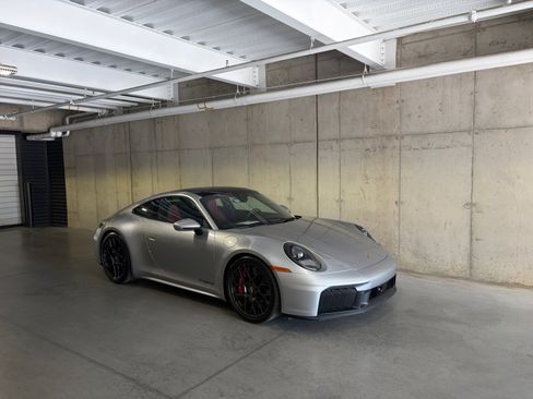 Certified 2025 Porsche 911 Carrera GTS RWD image 9