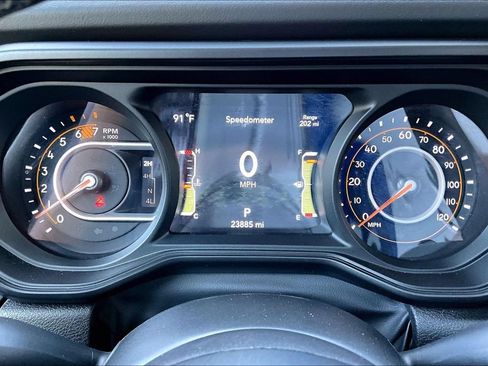 Certified 2025 Jeep Wrangler Unlimited Rubicon w/ Convenience Group AWD/4WD image 8
