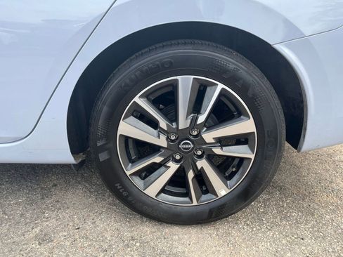 Used 2025 Nissan Versa SV image 27