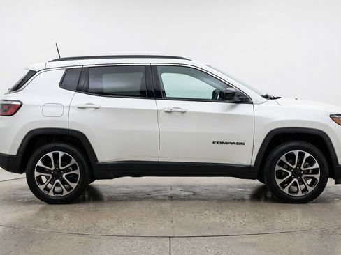 Used 2025 Jeep Compass Trailhawk AWD/4WD image 11