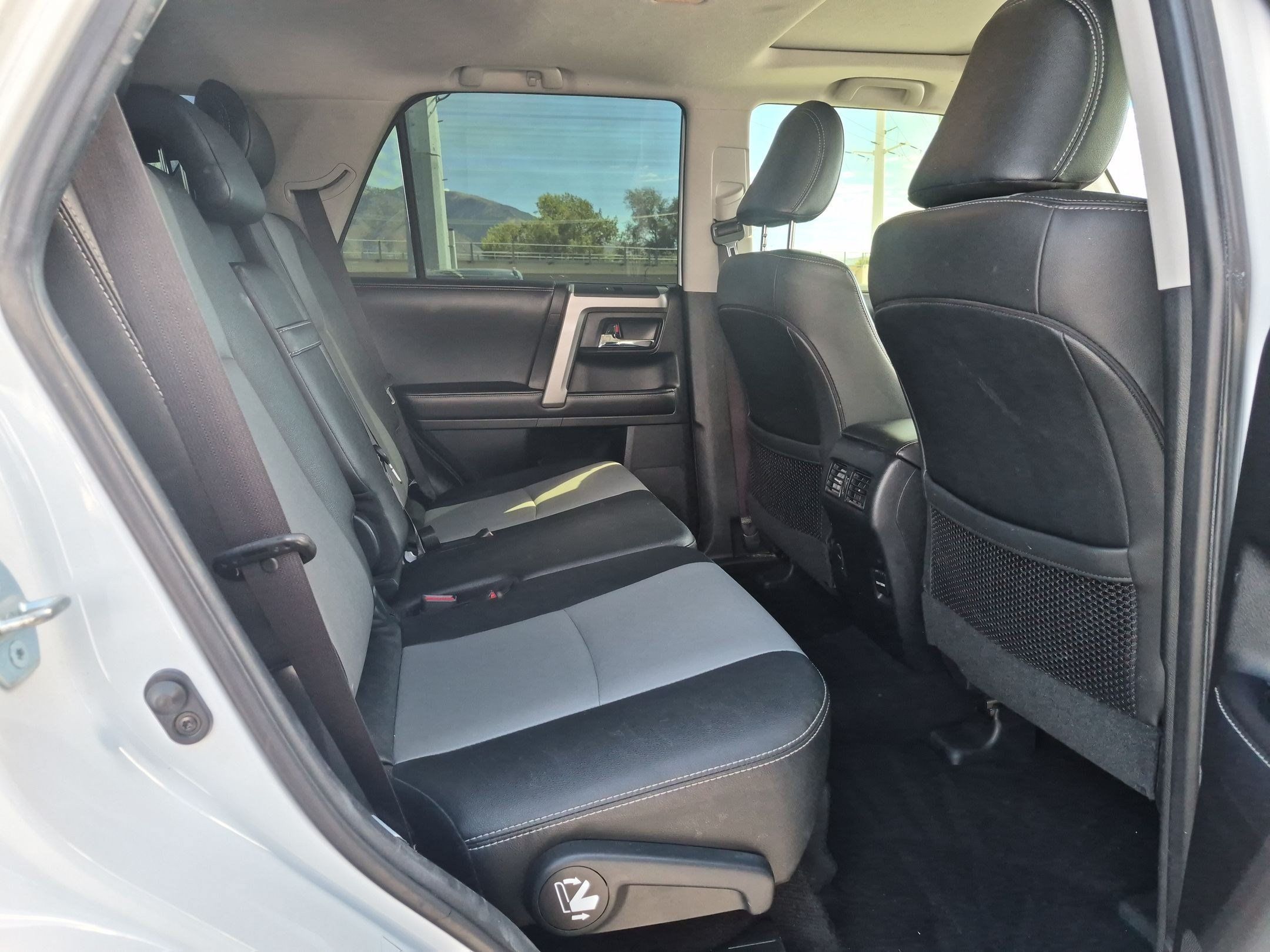 Used 2019 Toyota 4Runner SR5 Premium AWD/4WD image 27