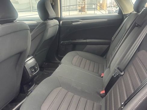 Used 2020 Ford Fusion SE image 6