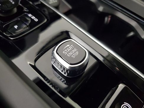 Certified 2026 Volvo XC60 B5 Core AWD/4WD image 35