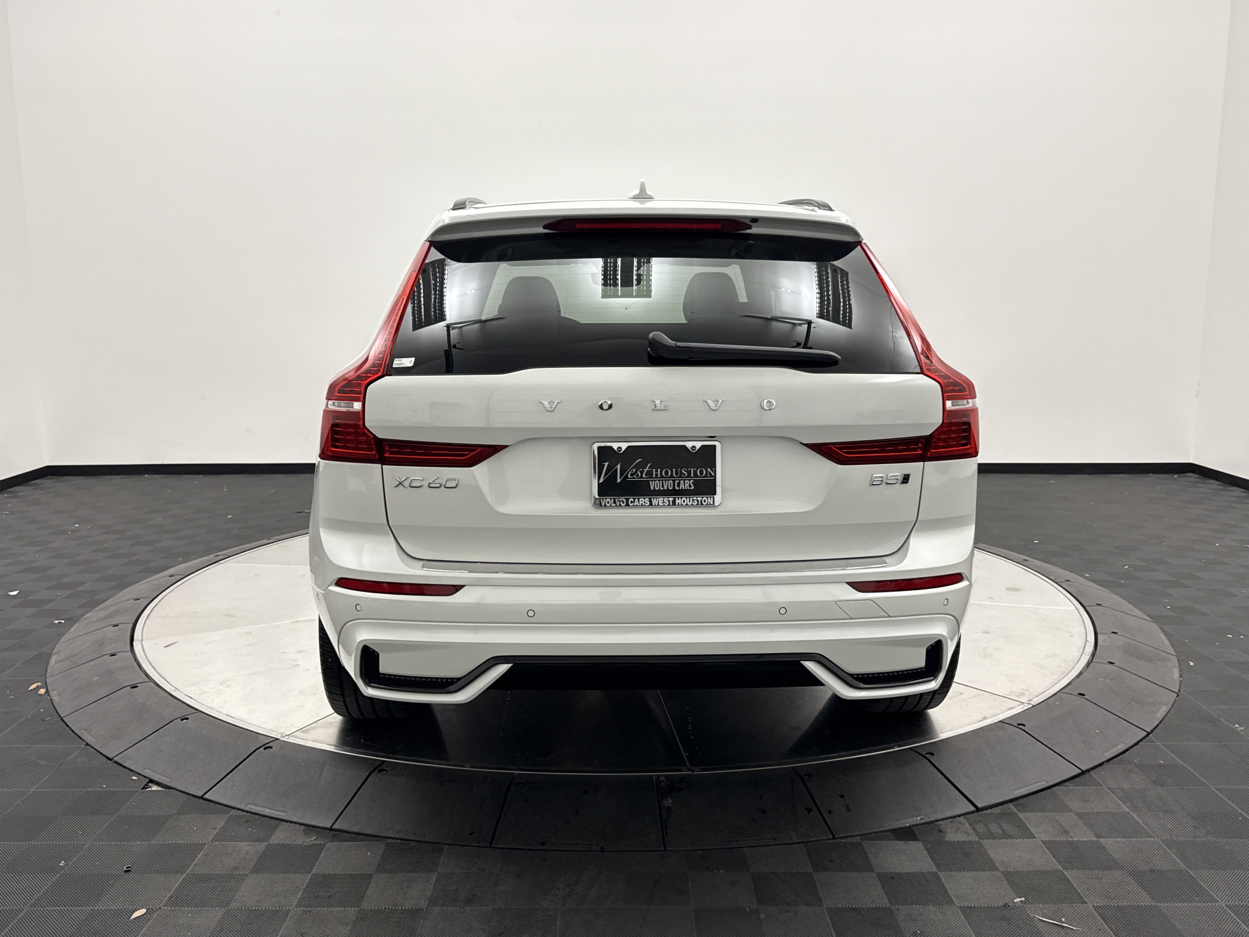 Used 2024 Volvo XC60 B5 Ultimate w/ Protection Package Premier AWD/4WD image 7