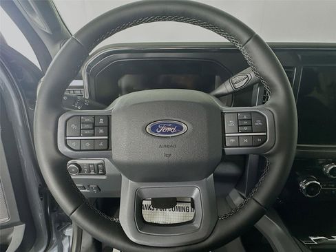 New 2026 Ford F250 Lariat w/ Black Appearance Package AWD/4WD image 12