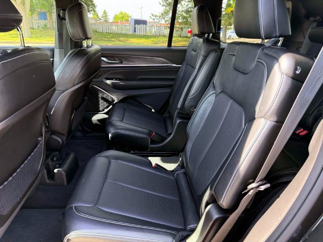 Used 2023 Jeep Grand Cherokee L Overland AWD/4WD image 13