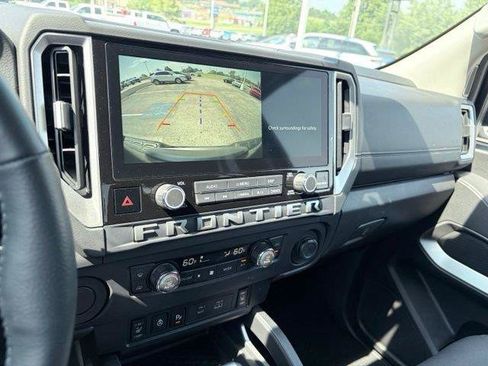 Used 2025 Nissan Frontier SV w/ SV Convenience Package RWD image 14