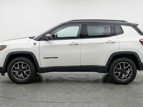 Used 2025 Jeep Compass Trailhawk AWD/4WD image 5