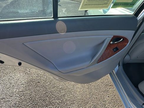 Used 2011 Toyota Camry SE image 19