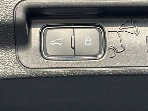 Used 2023 Ford Explorer XLT w/ Equipment Group 202A image 19