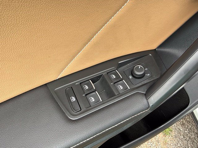 Used 2023 Volkswagen Tiguan SE R-Line FWD image 31