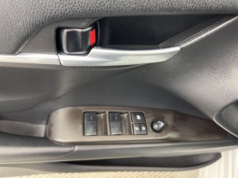 Used 2023 Toyota Camry SE image 12