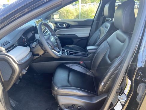 Used 2025 Jeep Compass Limited AWD/4WD image 15