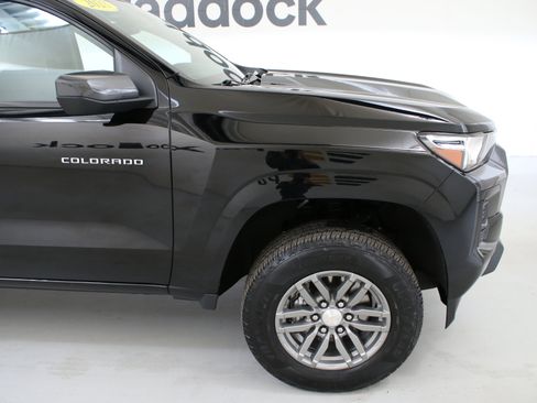 Used 2023 Chevrolet Colorado LT w/ LT Convenience Package AWD/4WD image 11