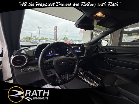 Used 2024 Chevrolet Trax RS w/ Sunroof Package FWD image 14