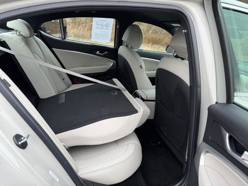 Used 2025 Genesis G70 2.5T image 29