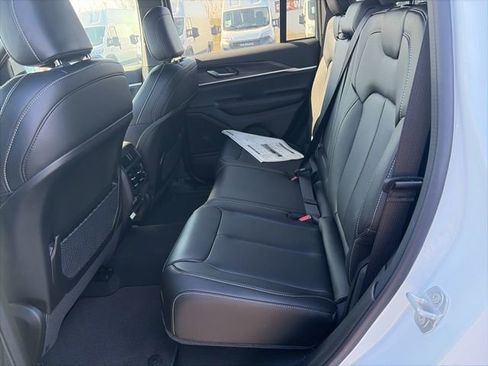 New 2025 Jeep Grand Cherokee Limited w/ Black Appearance Package image 10