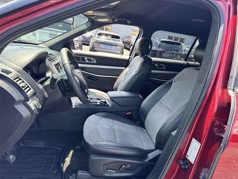 Certified 2017 Ford Explorer XLT w/ Equipment Group 202A AWD/4WD image 7