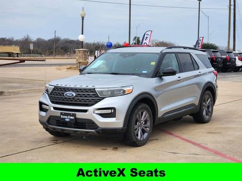 Used 2023 Ford Explorer XLT w/ Equipment Group 202A image 3
