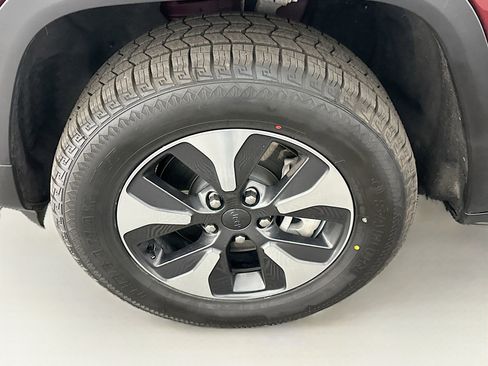 Used 2022 Jeep Grand Cherokee Limited 4xe image 11