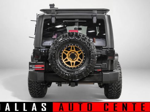 Used 2014 Jeep Wrangler Unlimited Sahara image 5