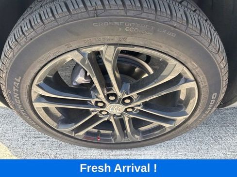 Used 2025 Buick Enclave Sport Touring w/ Power Package FWD image 19