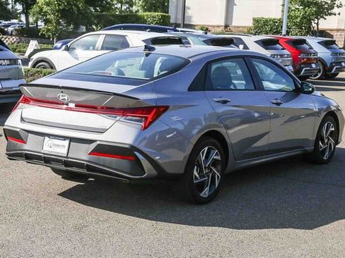 New 2025 Hyundai Elantra SEL FWD image 5