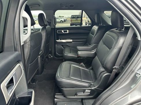 Used 2023 Ford Explorer XLT AWD/4WD image 10