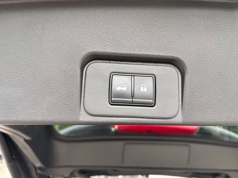 Used 2025 Nissan Rogue SV FWD image 23