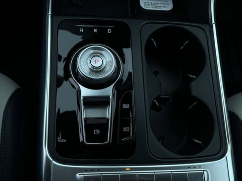 New 2026 Kia Carnival EX FWD image 34