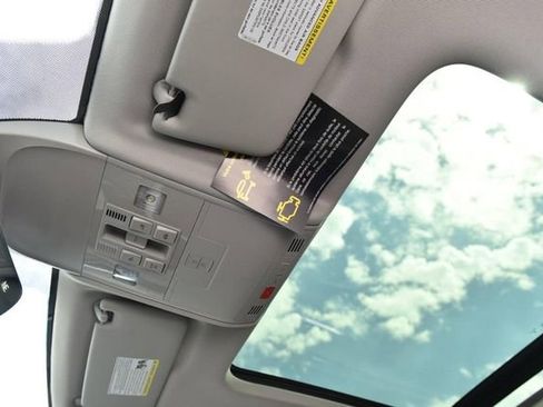 New 2026 Volkswagen Taos SE image 22