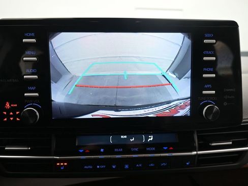 Used 2023 Toyota Sienna XLE image 18