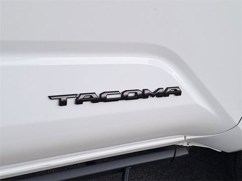 Used 2025 Toyota Tacoma TRD Sport image 8