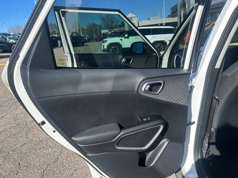 Used 2023 Kia Soul LX w/ LX Technology Package FWD image 41