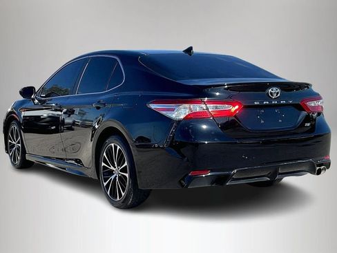 Used 2020 Toyota Camry SE image 4