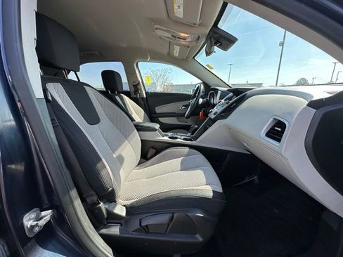 Used 2017 Chevrolet Equinox LT w/ Convenience Package image 30