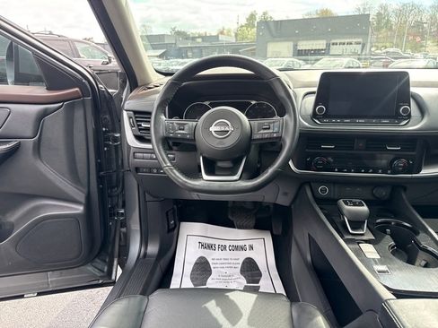 Used 2023 Nissan Rogue SV w/ SV Premium B Package image 13