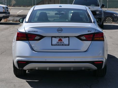 Used 2024 Nissan Altima 2.5 SV FWD image 5