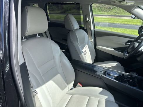 Used 2023 Nissan Rogue SV w/ SV Premium B Package image 29