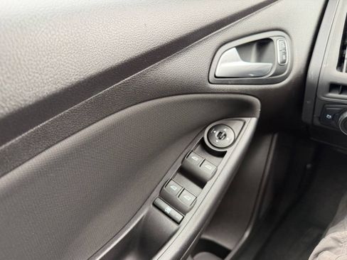 Used 2016 Ford Focus SE FWD image 17
