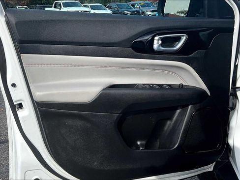 Used 2022 Jeep Compass Limited image 9